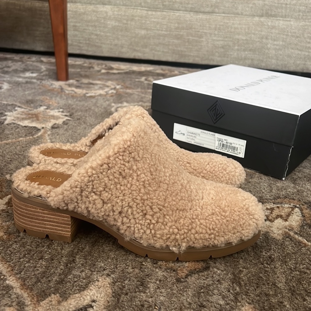 Donald Pliner Sammie Shearling Clogs - size 10!